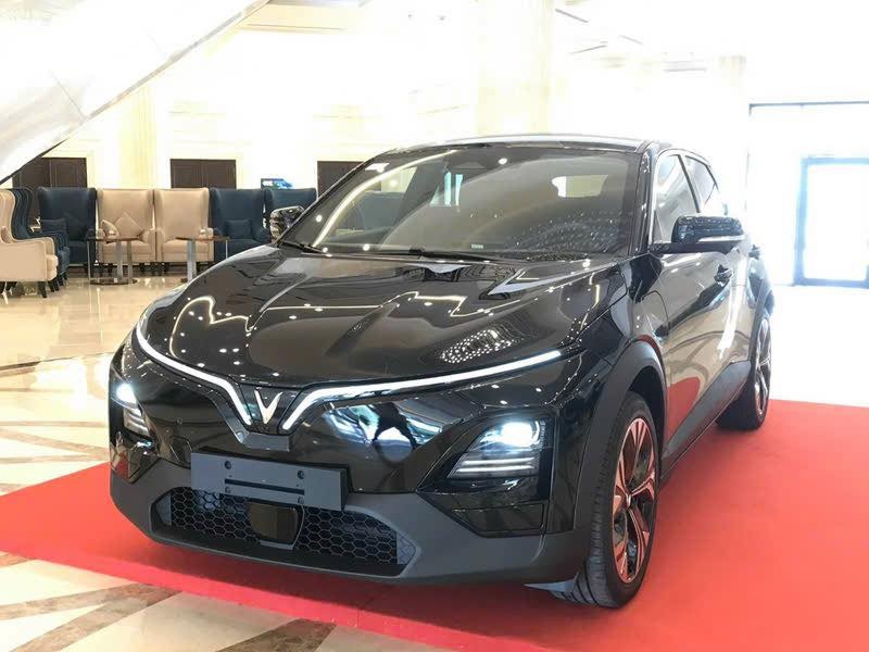 xe-vinfast-vf6-plus-mau-den-2