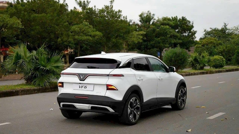 xe-vinfast-vf6-plus-mau-trang-1