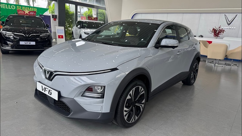xe-vinfast-vf6-plus-mau-xam-xi-mang-1