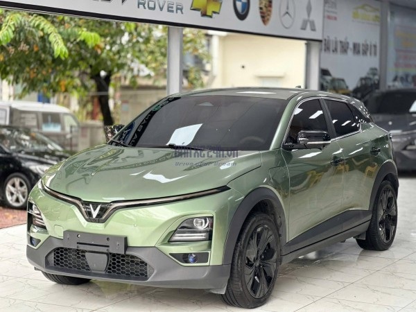 xe-vinfast-vf6-plus-mau-xanh-la-nhat-