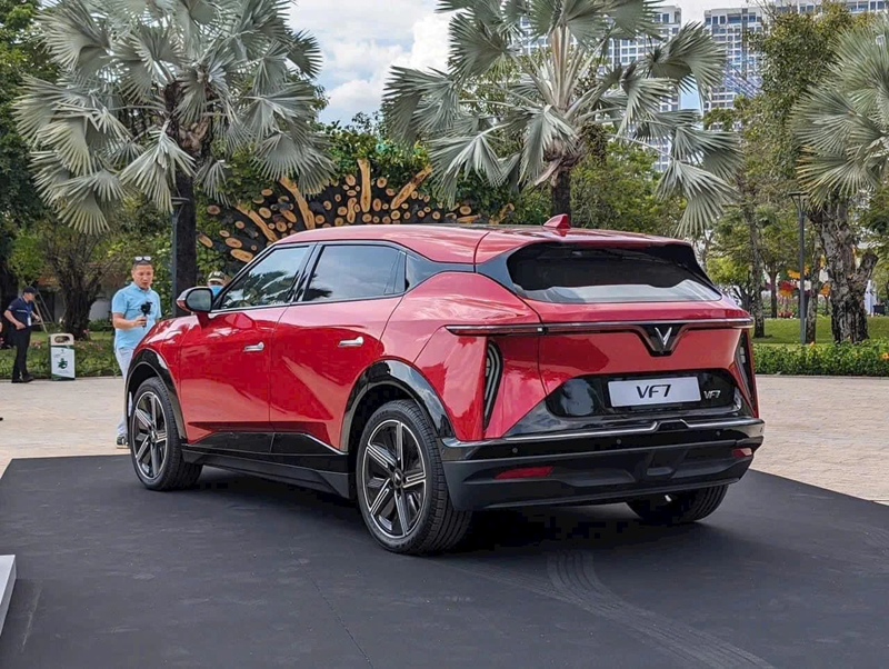 xe-vinfast-vf7-eco-mau-do-