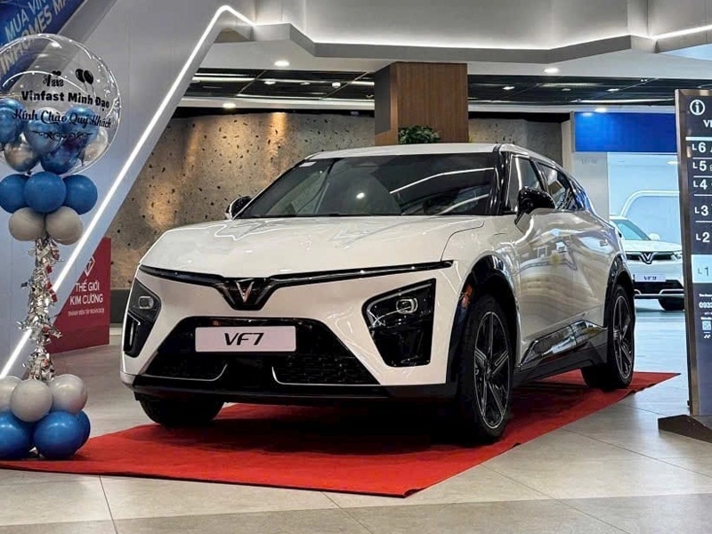 xe-vinfast-vf7-eco-mau-trang-1
