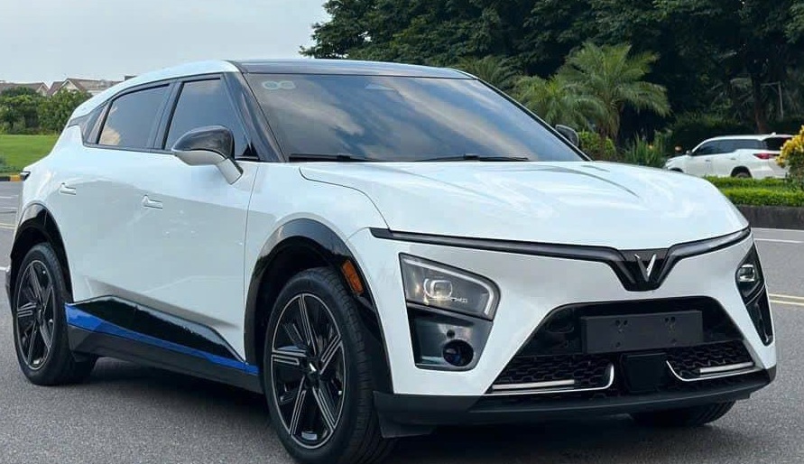 xe-vinfast-vf7-eco-mau-trang