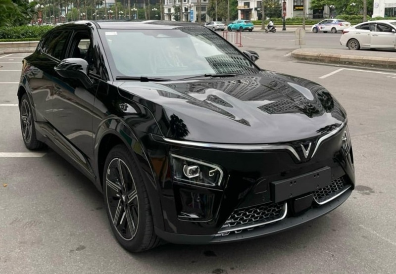 xe-vinfast-vf7-plus-mau-den-